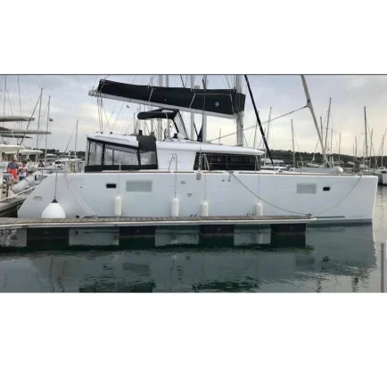 Used Sailboat LAGOON 450 F