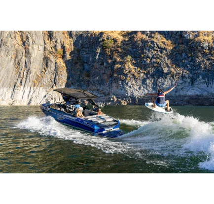 Used Motorboat Centurion Ri230