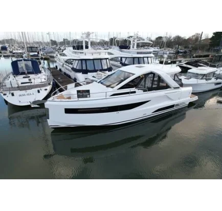 Used Motorboat Jeanneau DB37