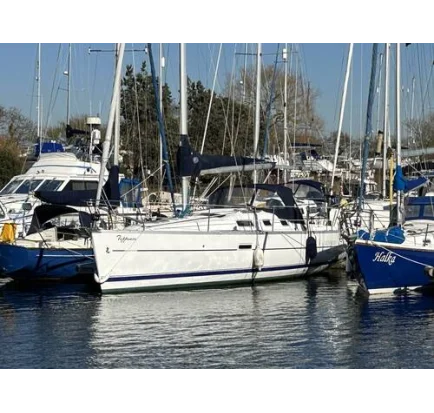Used Sailboat Beneteau Oceanis 323 Clipper