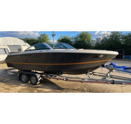 Bateau à moteurs d'occasion Four Winns H210