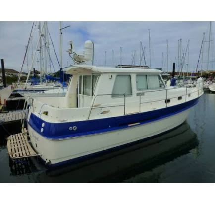 Used Motorboat Hardy Marine 32 Commander