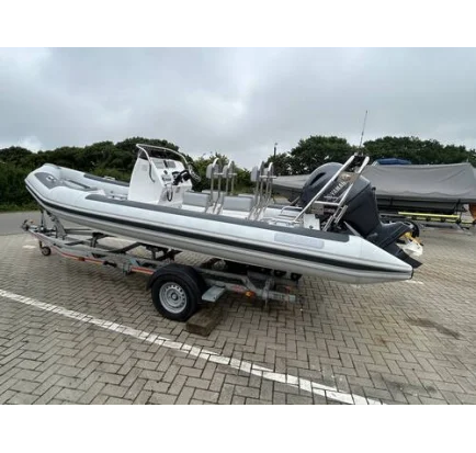 Bateau à moteurs d'occasion Ballistic 6m