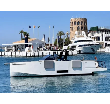Bateau à moteurs d'occasion De Antonio Yachts D33 OPEN