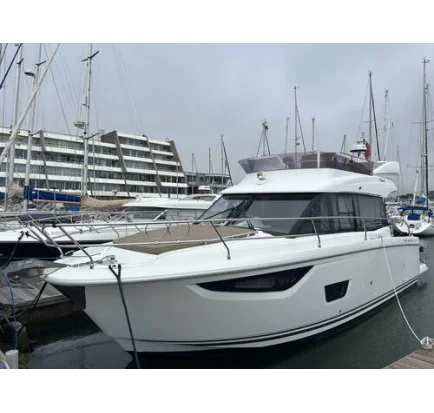 Bateau à moteurs d'occasion Jeanneau Velasco 37