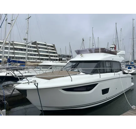 Bateau à moteurs d'occasion Jeanneau Velasco 37