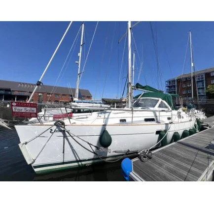 Used Motorboat Beneteau Oceanis 36 CC