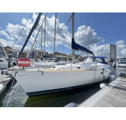 Used Motorboat Beneteau Oceanis Clipper 381