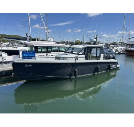 Used Motorboat XO Boats DFNDR 9