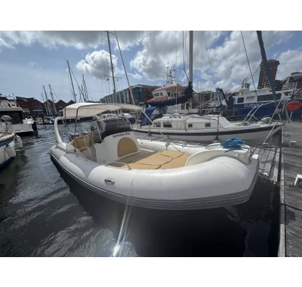 Bateau à moteurs d'occasion Zodiac Zodiac Medline III Rib