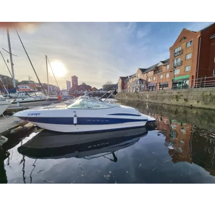 Bateau à moteurs d'occasion Maxum 2400