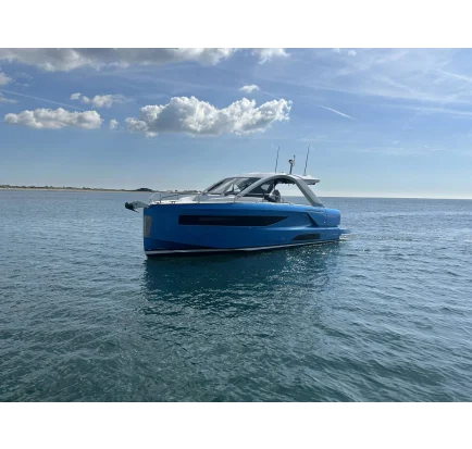 Bateau à moteurs d'occasion Jeanneau DB37