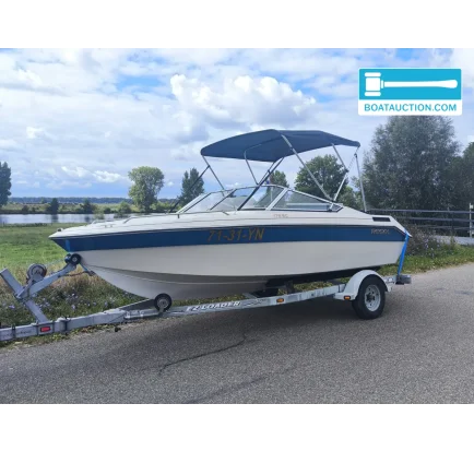 Bateau à moteurs d'occasion Regal 176SC