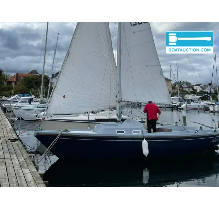 Used Sailboat Shipman 28