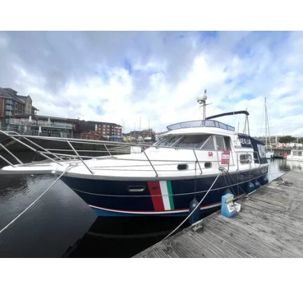 Used Motorboat Nimbus 380 Commander