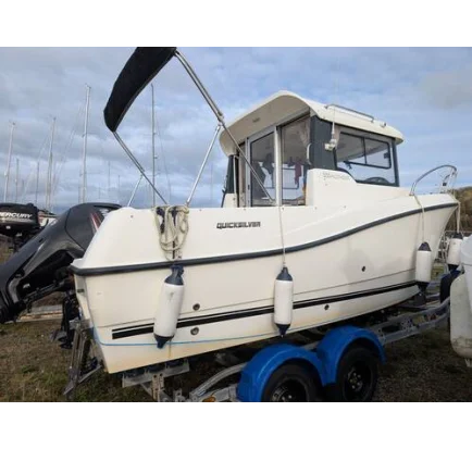 Used Motorboat Quicksilver 555 Pilot House