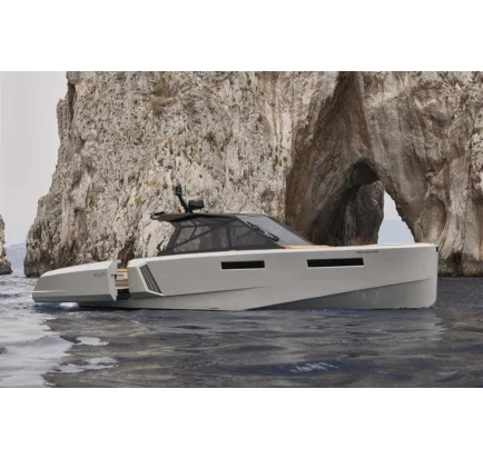 Used Motorboat Evo Yachts R4