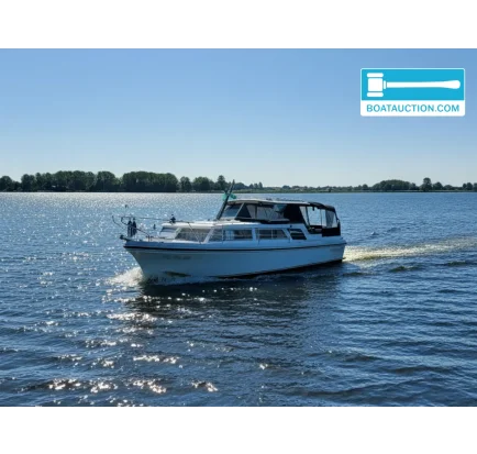 Used Motorboat Princess 32