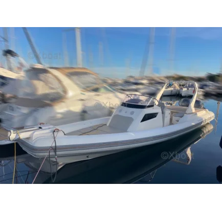 Bateau à moteurs d'occasion xboat media