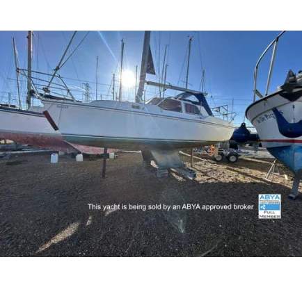 Used Sailboat Hunter Pilot 27