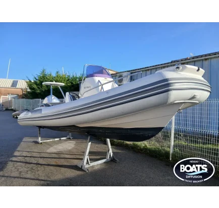 Bateau à moteurs d'occasion GRAND GOLDEN LINE G650