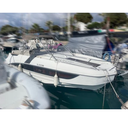 Bateau à moteurs d'occasion xboat media