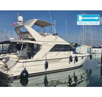 Used Motorboat Princess 380 Fly