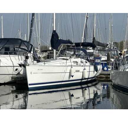 Used Sailboat Beneteau Oceanis Clipper 323