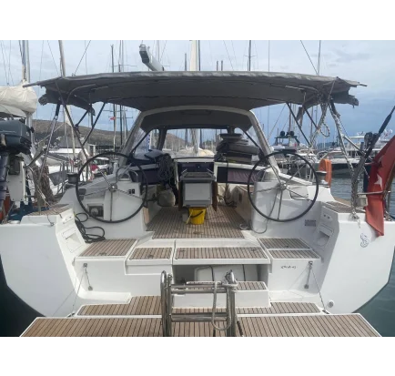 Used Sailboat Beneteau Oceanis 48