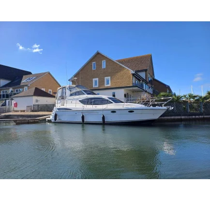 Motorboat used Broom 370