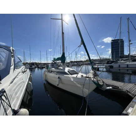 Used Sailboat Hunter Horizon 32 Wheelhouse