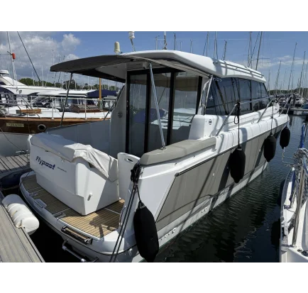 Motorboat used Jeanneau NC 9
