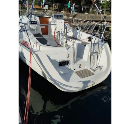 Used Sailboat OCEANIS 323