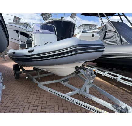 Bateau à moteurs d'occasion BRIG RIBs Navigator 520