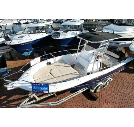 Bateau à moteurs d'occasion White Shark 226