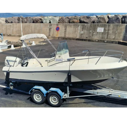 Bateau à moteurs d'occasion xboat media