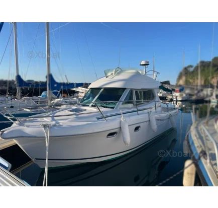 Bateau à moteurs d'occasion xboat media