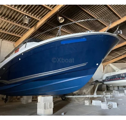 Bateau à moteurs d'occasion xboat media