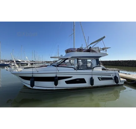Motorboat used Jeanneau MERRY FISHER 1095 FLY