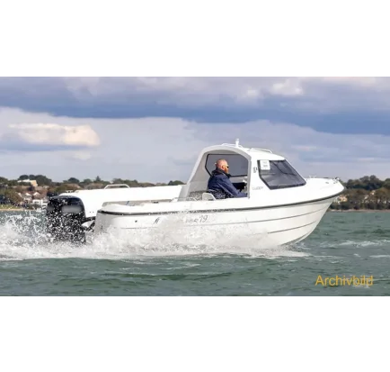 Used Motorboat L-000225_001-1787043799385.jpg