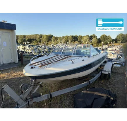 Bateau à moteurs d'occasion MFG Piper