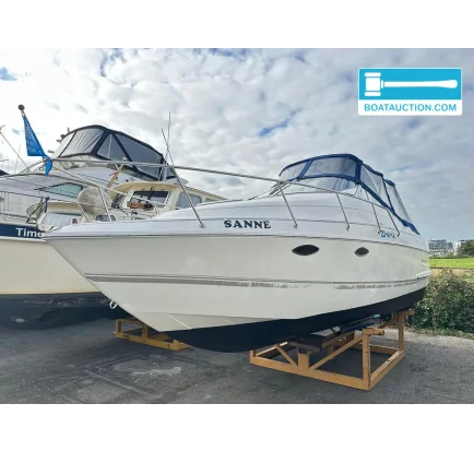 Motorboat used Chris Craft Crowne 262