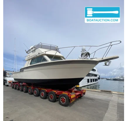Bateau à moteurs d'occasion Hatteras 32 Sport Fly