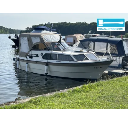 Bateau à moteurs d'occasion Carat 7400