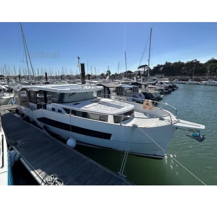 Bateau à moteurs d'occasion xboat media
