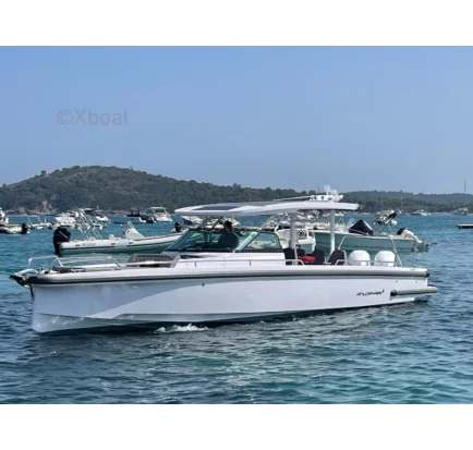 Bateau à moteurs d'occasion xboat media