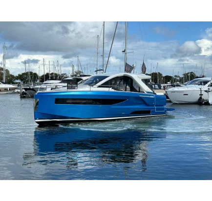 Bateau à moteurs d'occasion Jeanneau DB37