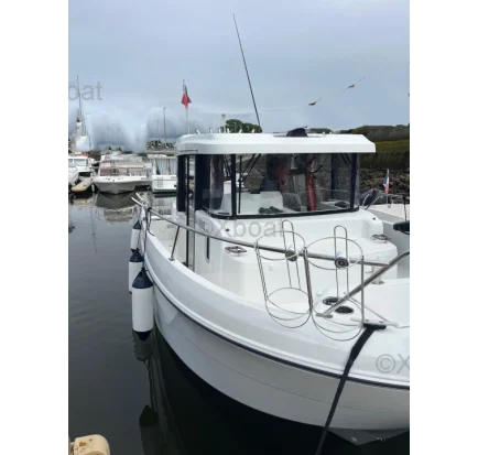 Bateau à moteurs d'occasion xboat media