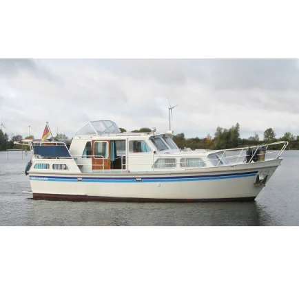 Motorboat used L-000230_001-1791910202034.jpg