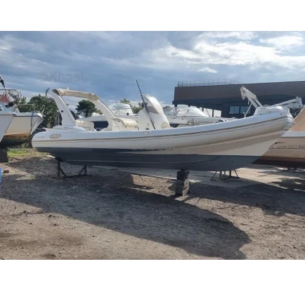 Bateau à moteurs d'occasion xboat media